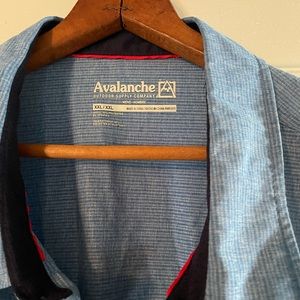 Men’s XXL lightweight avalanche brand button down shirt